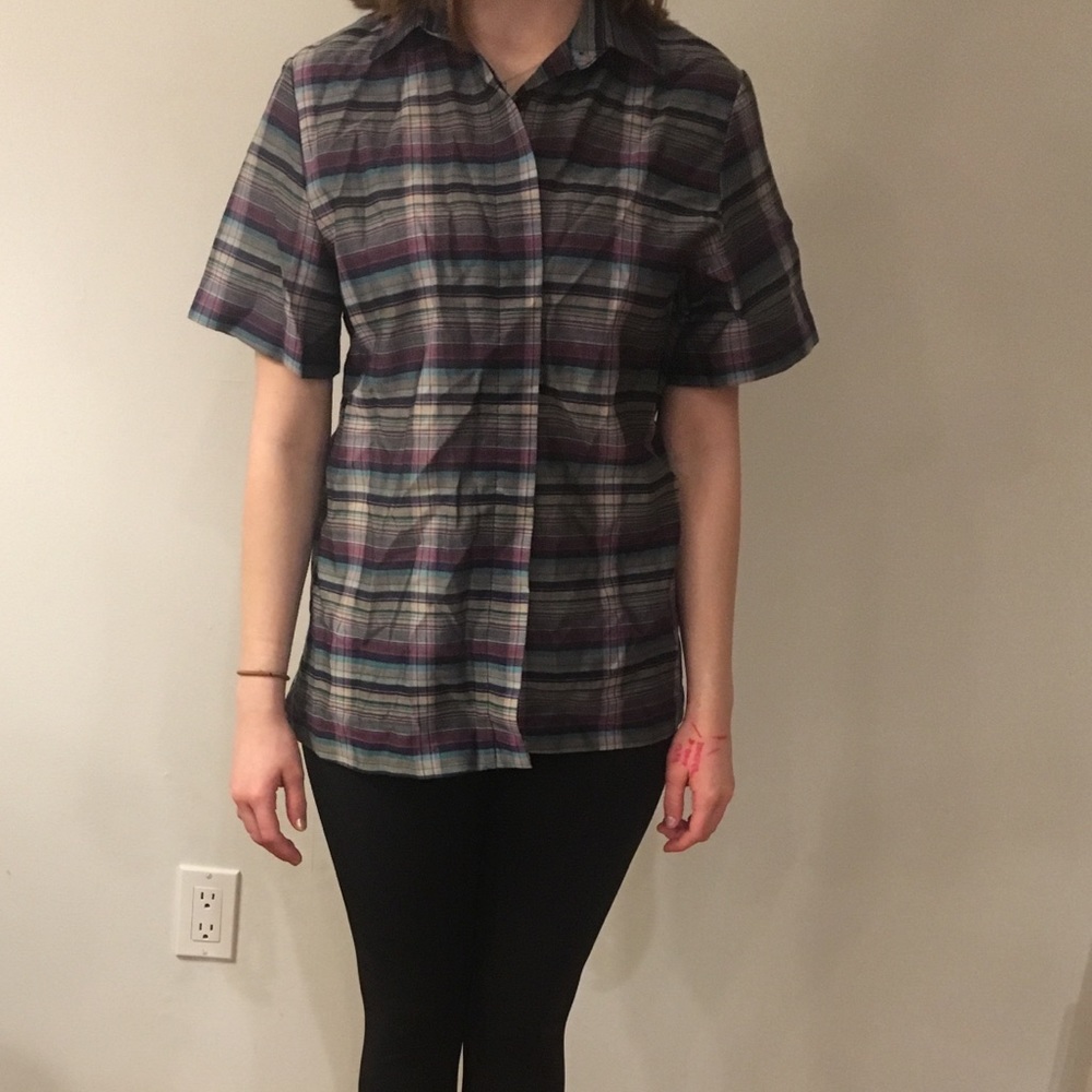 Short sleeve, plaid, button down.